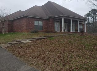 970 E Summit Dr, Pineville, LA 71360