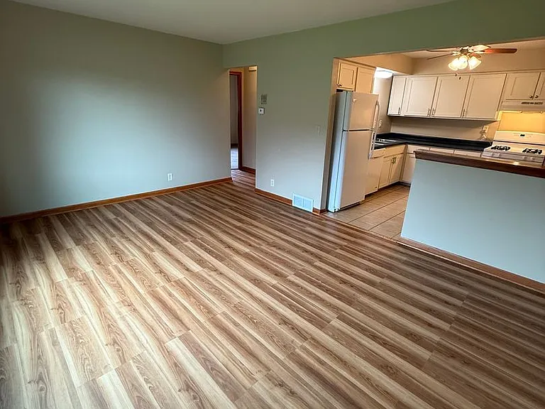 Evergreen Terrace Apartments — Photo 11