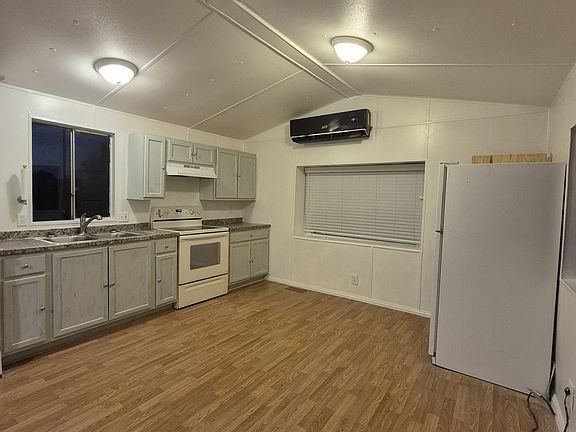 4th image of 19134 W Calgary Dr