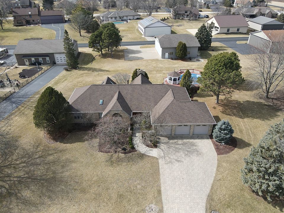 1st image of 9S110 Chandelle Dr