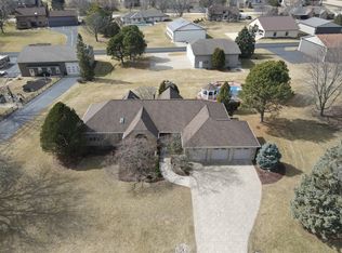 9S110 Chandelle Dr, Naperville, IL 60564