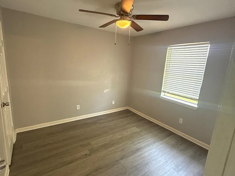 8807 Barton St — Photo 7