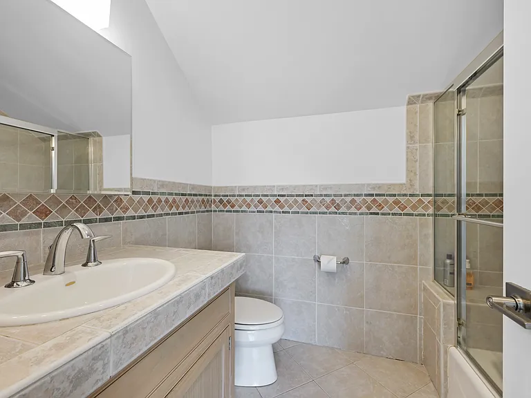 18 Remsen Ln — Photo 15