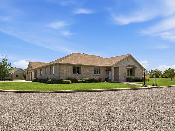 3rd image of 3919 Surrey Ridge Dr