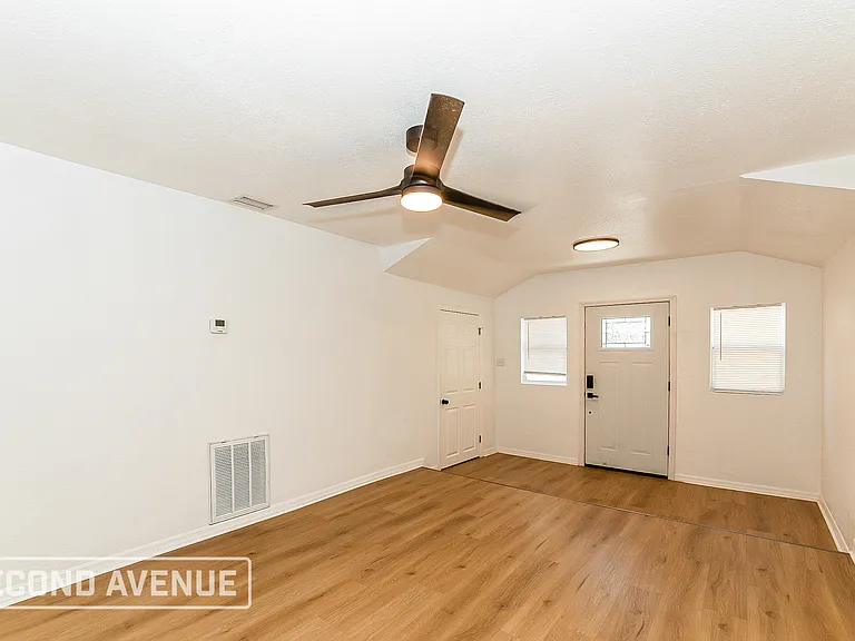 2710 22nd Ave S — Photo 6