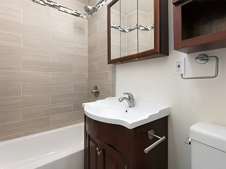 1150 S Van Ness Ave #1150 — Photo 5