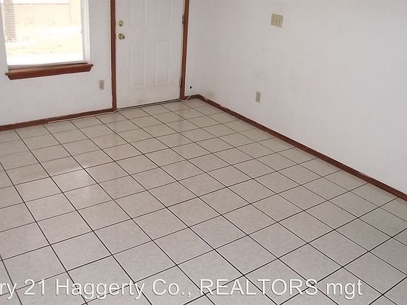 4th image of 5624 Saluki Dr