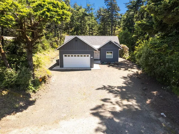 110 SE 40th St, South Beach, OR 97366