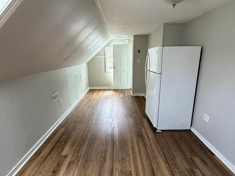 549 Valley St #2 — Photo 5