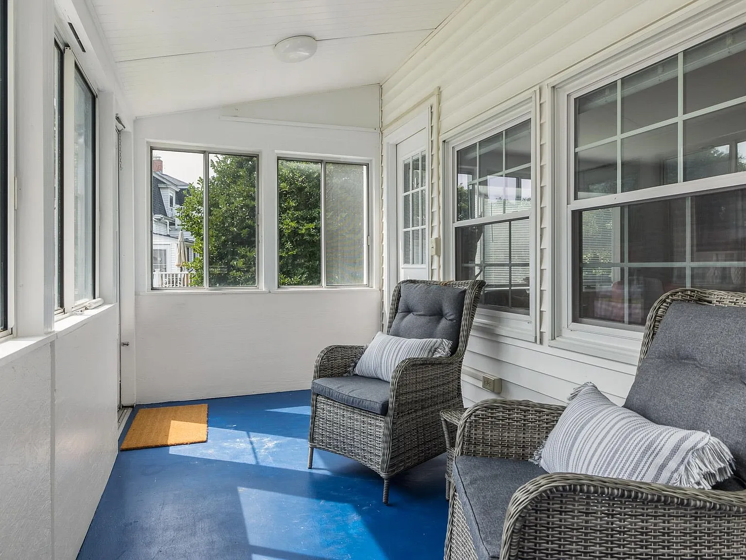 2 bed, 1.0 bath, 879 sqft, $2,600 — Photo 3