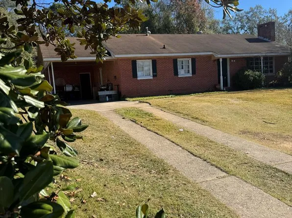 1301 S Shivers St, Poplarville, MS 39470