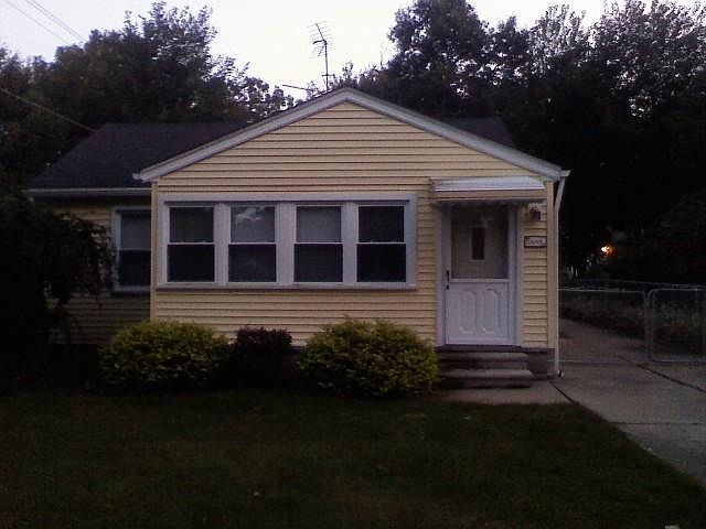 1st image of 35765 Florence St