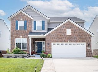 20809 Gidran Dr, South Lyon, MI 48178