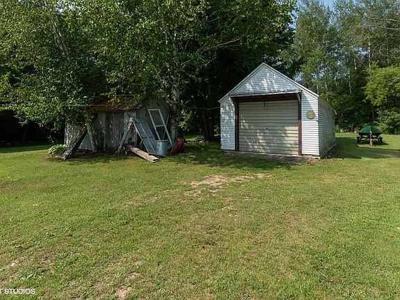 11_5718ThunderRd_26001_BackYard_LowRes