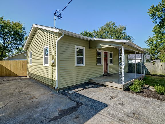 Rocking-chair front porch
