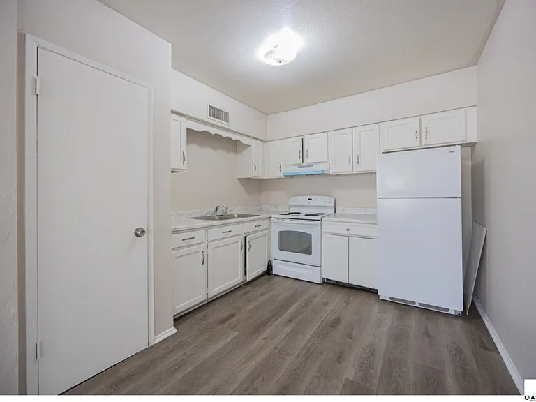 2352 E Broadway Rd #A — Photo 3