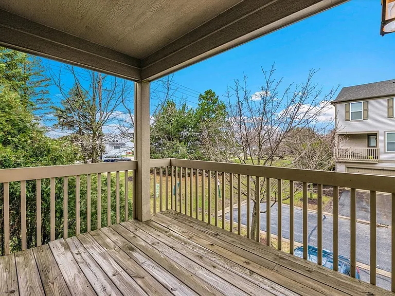 404 Belvedere Ln — Photo 21