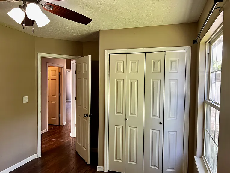 237 Cromwell Ct — Photo 2