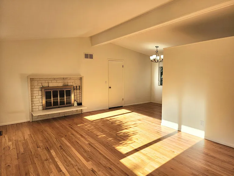 16444 SE 16th St — Photo 3