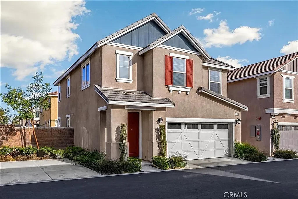 3 bed, 2.5 bath, 1573 sqft, $3,600 — Photo 1