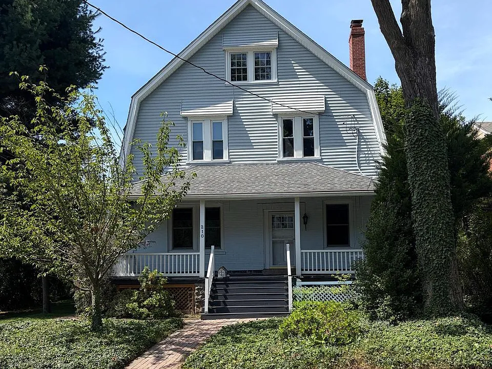210 Grayling Ave