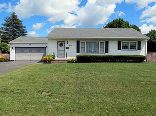 250 Noridge Dr, Rochester, NY 14622