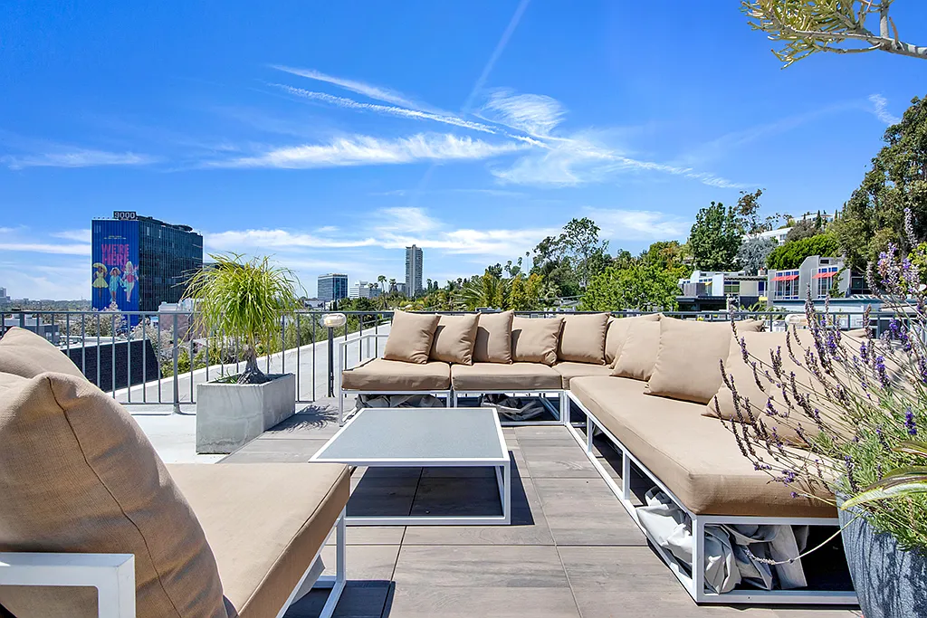 2 bed, 1300 sqft, $4,785 — Photo 1