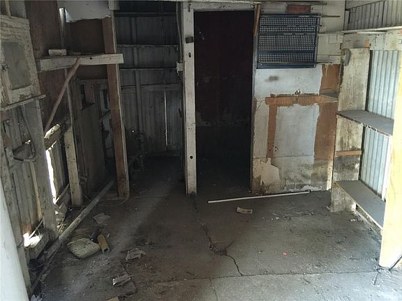 5th image of 3231 E Missouri Ave
