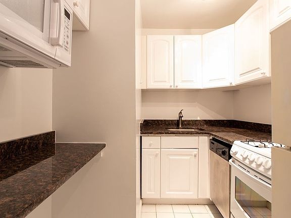 4th image of 19 E 7th St #4A