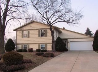 6924 Upper 35th St N, Oakdale, MN 55128