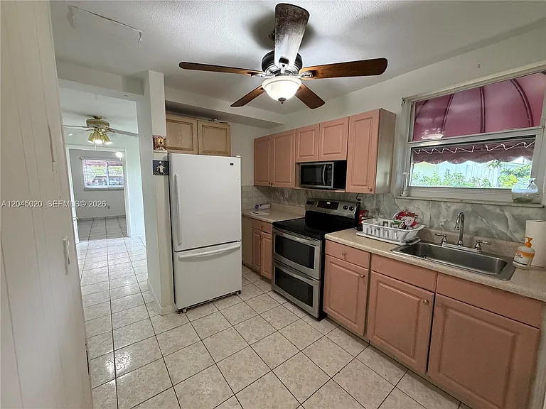4935 SW 101st Ave #1 — Photo 5