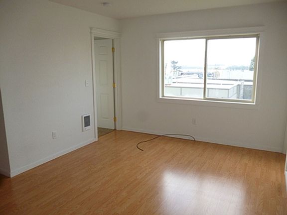 3rd image of 114 N Wasson St #6