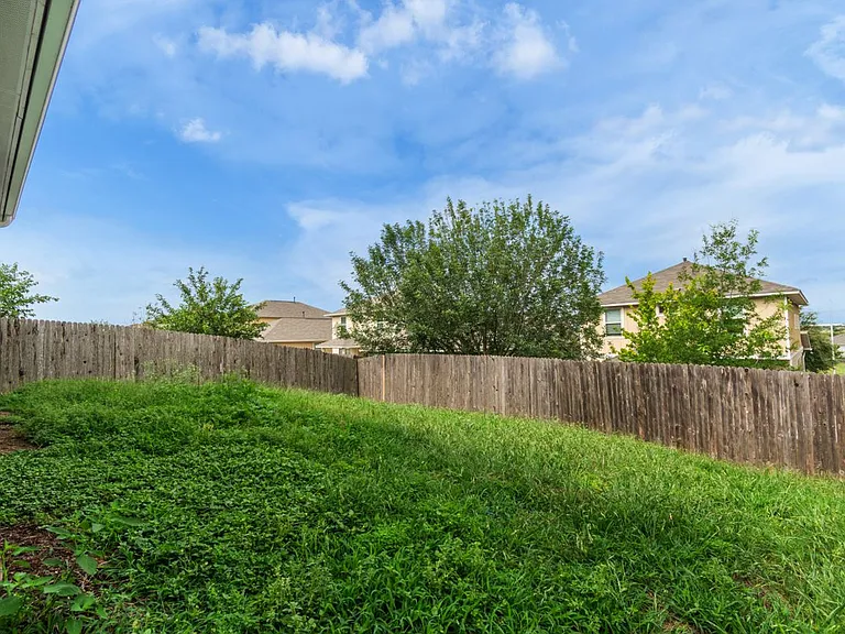 535 Twisted Oaks Ln — Photo 20
