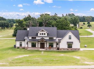 921 Azalea Dr, Franklin, TX 77856