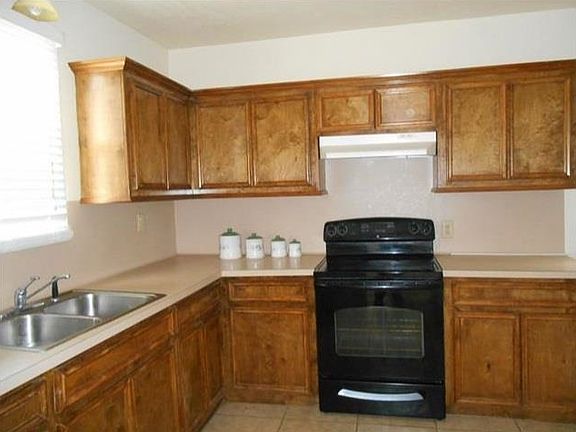 3rd image of 2790 San Antonio St