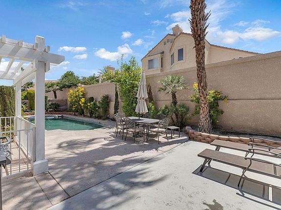 5th image of 45360 Desert Fox Dr
