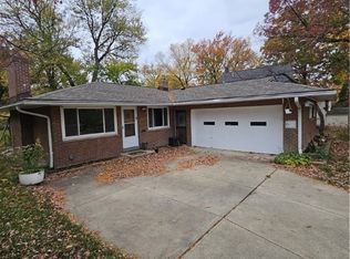 945 W Schaaf Rd, Cleveland, OH 44109