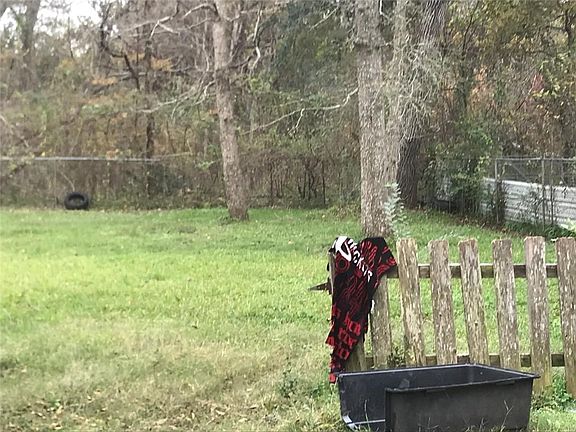 5th image of 1227 Pecan St