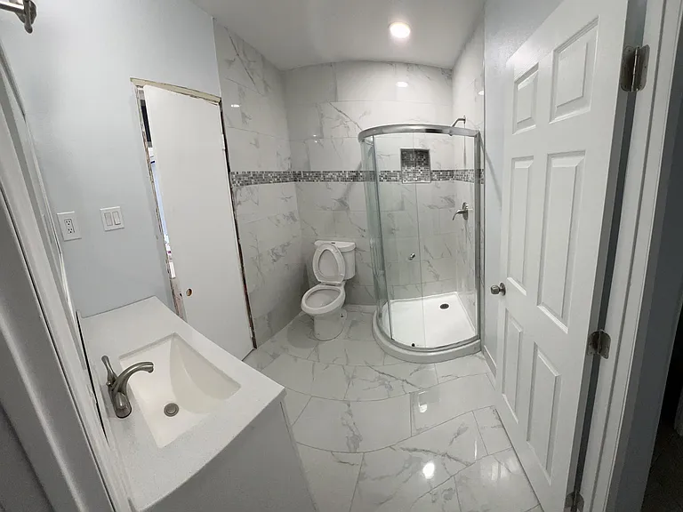 12122 Roseton Ave — Photo 11
