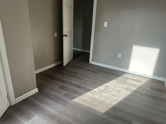 3rd image of 837 Vandever Ave