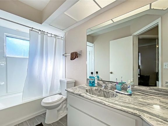 4th image of 2134 Country Club Blvd