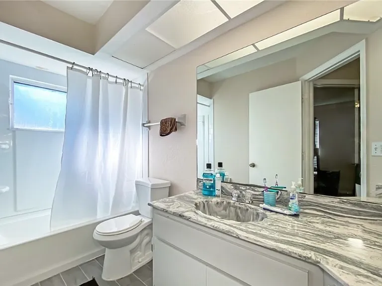 2134 Country Club Blvd — Photo 4