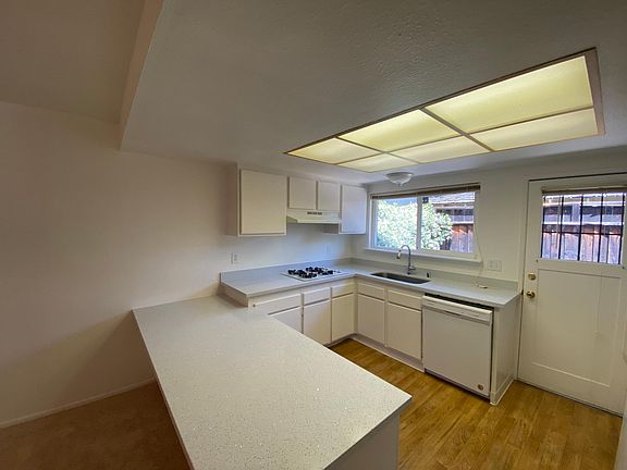 3rd image of 1721 De Marietta Ave APT 1
