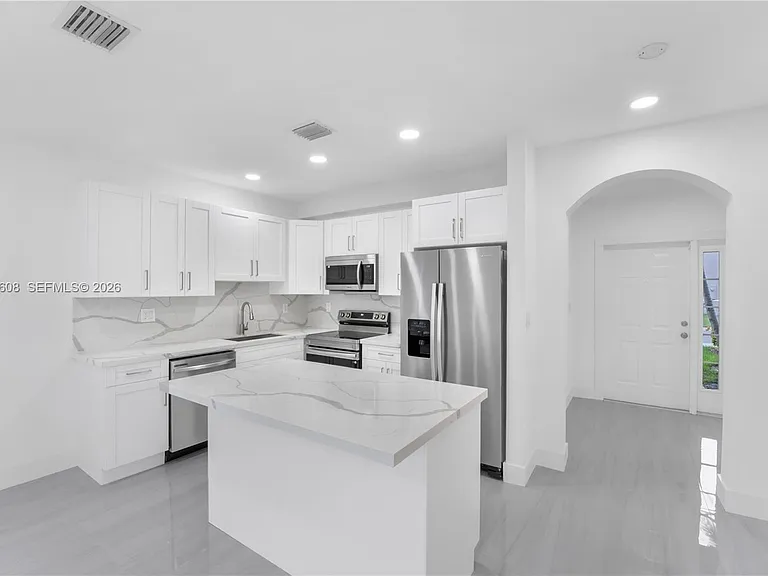 2802 SW 128th Way — Photo 6
