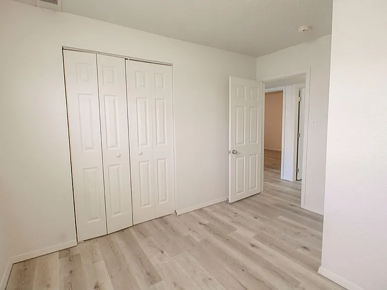 1005 W Ash St — Photo 33