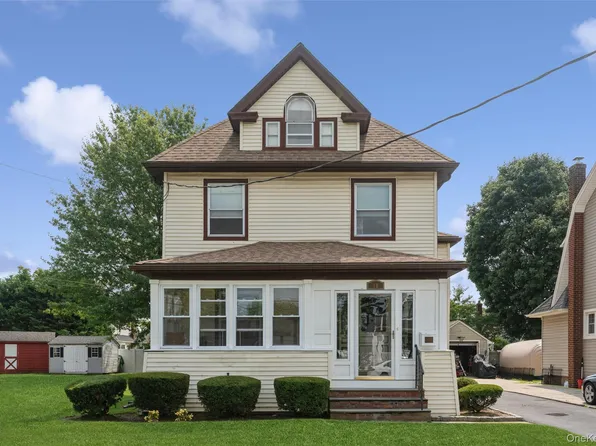 10 Driscoll Avenue, Rockville Centre, NY 11570