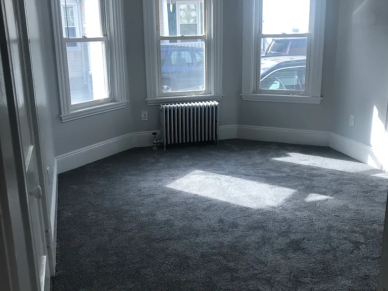 1 Hathorne Cres #1 — Photo 15