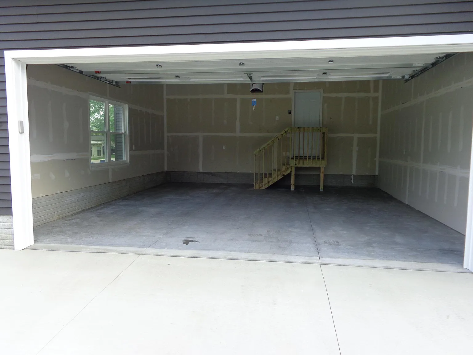 4 bed, 2260 sqft, $2,150 — Photo 4