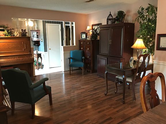 4th image of 537 Oak Park Dr