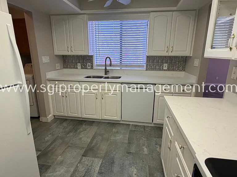 945 N Pasadena St #53 — Photo 4